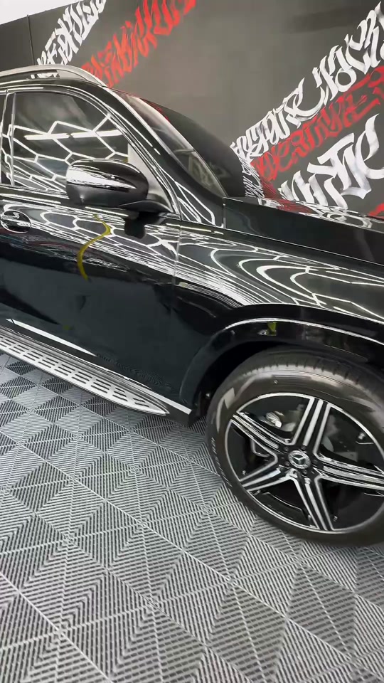 Mercedes-Benz · SUV — RAZR installation
