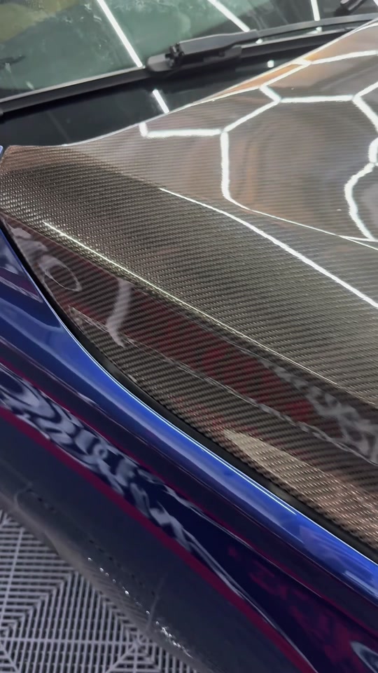 BMW · Carbon hood — RAZR installation