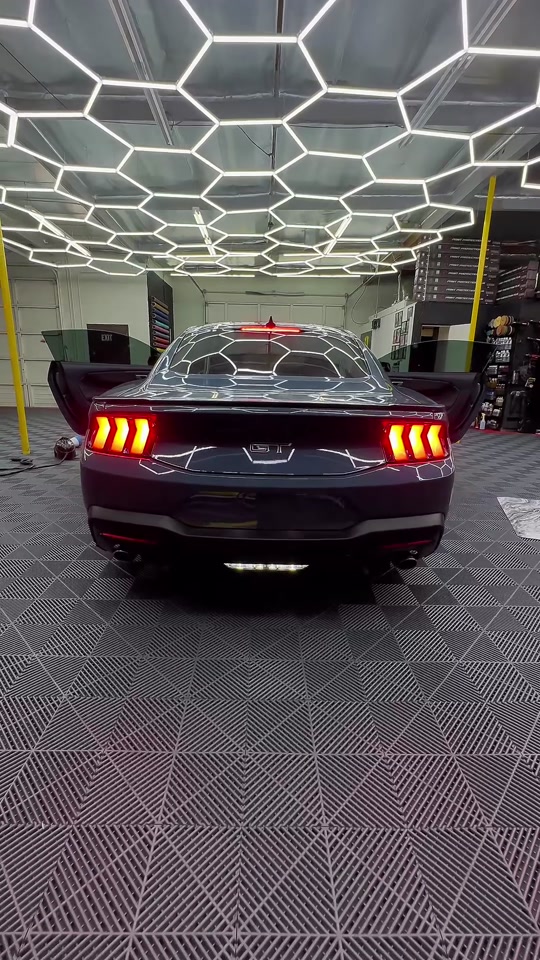 Ford Mustang — RAZR installation